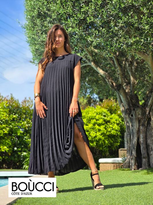 Esprit Élancé – Robe Longue Plissée Épurée